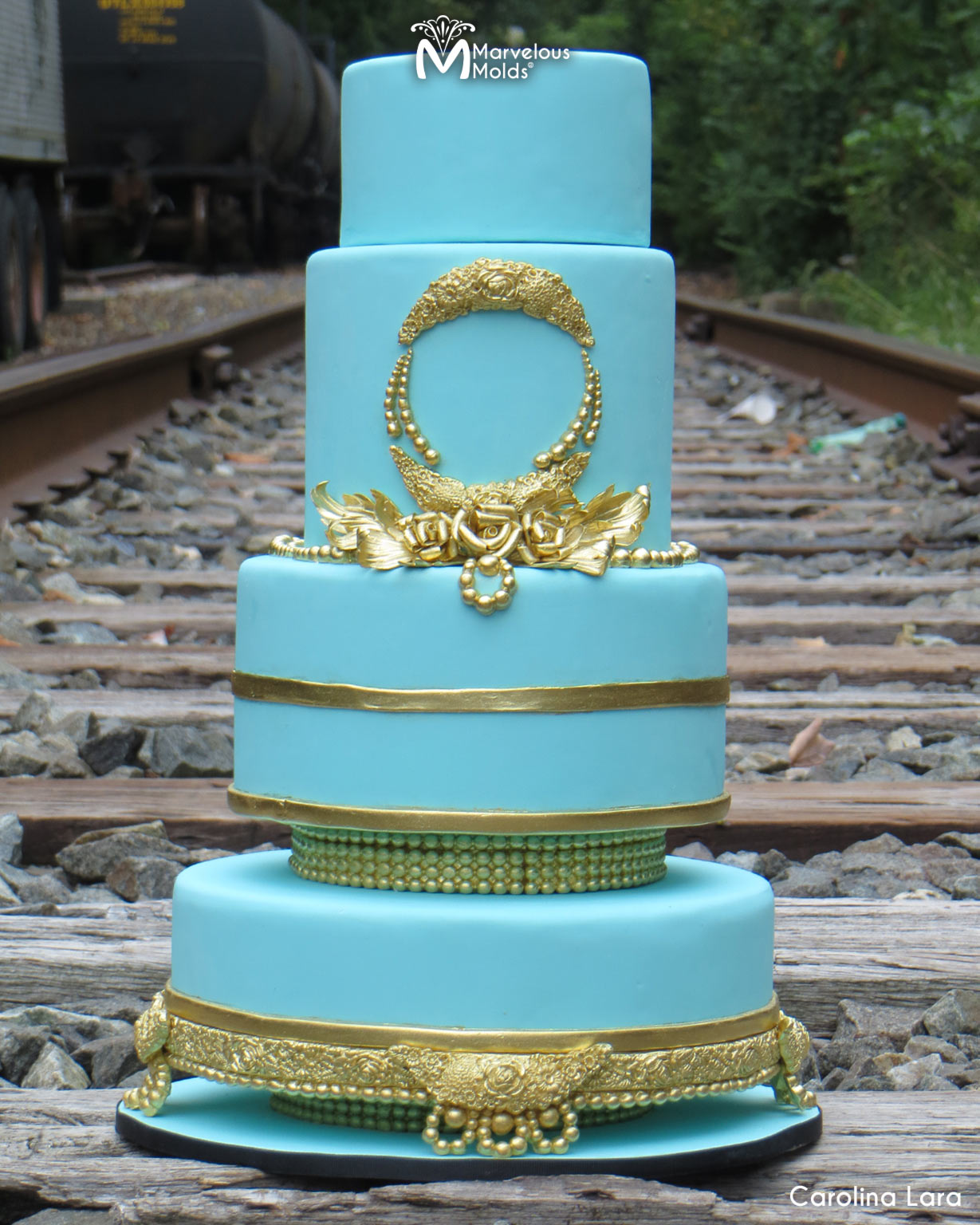 Blue Gold Cake with Edible Gold | Delicious Birthday Cake | Pandoracake.ae