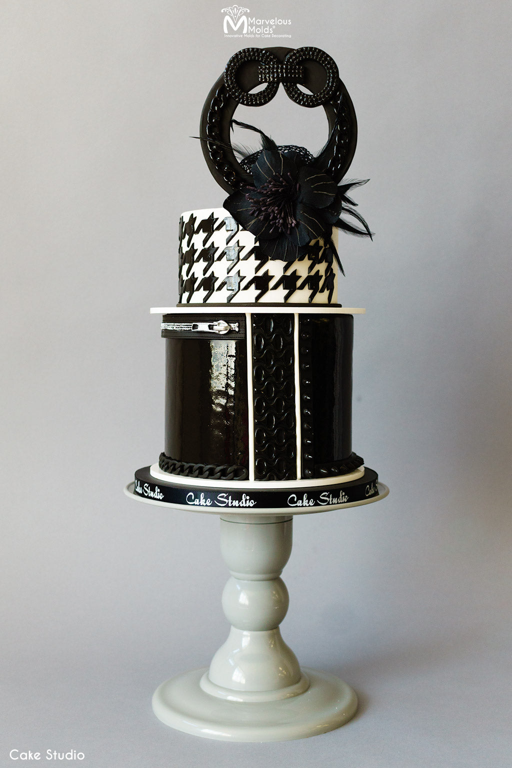 Houndstooth Black and White Wedding Cake Decorated Using the Marvelous Molds Large Chain PinchPro Silicone Mold for Cake Decorating
